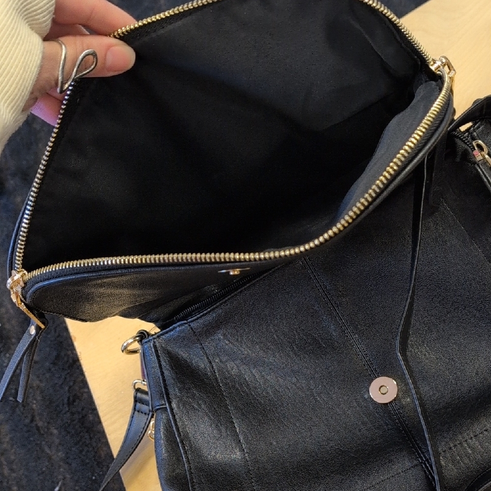 Mystique Boutique Black Crossbody Bag - Picture 7 of 8